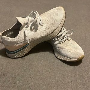 Nike Epic React Flyknit Sneakers